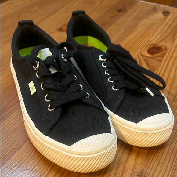 Cariuma Black Canvas Sneakers - Picture 6 of 14